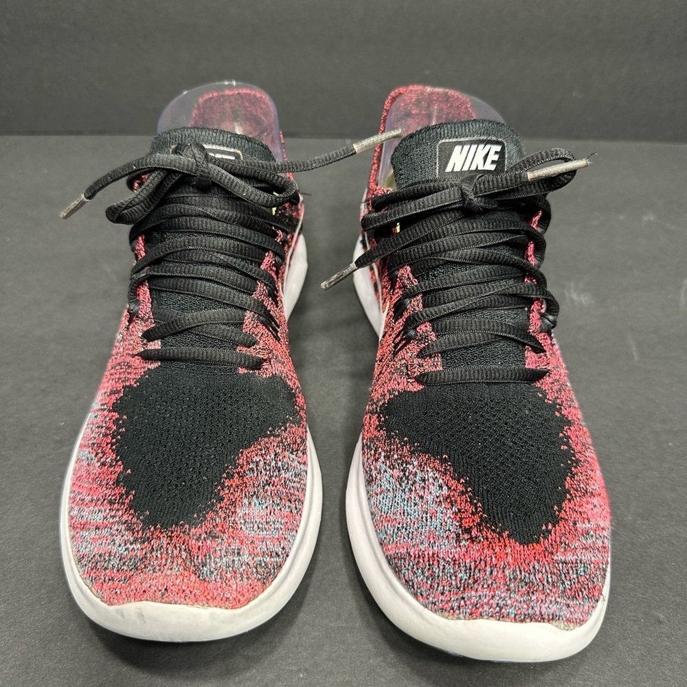 Nike Black and Pink Knit Sneakers size 8 pre owned Exellent condition